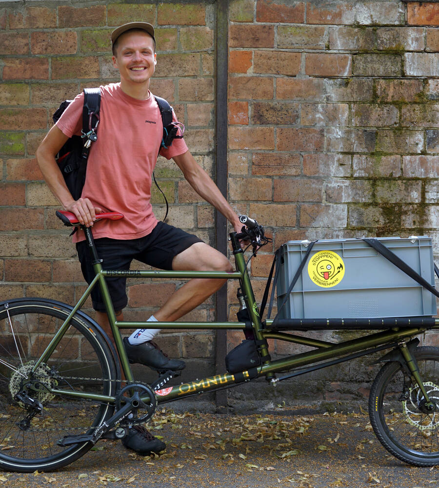 Ein CROW-Kurier mit seinem Omnium-Cargobike